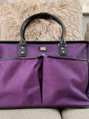 Nine & Company Purple Tote Travel Overnight Bag Many Pockets Opens Wide